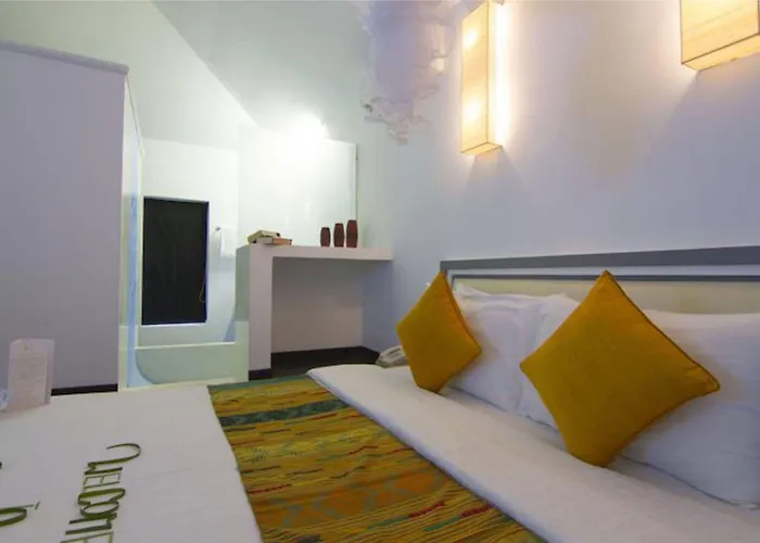 Apsara Greenland Boutique